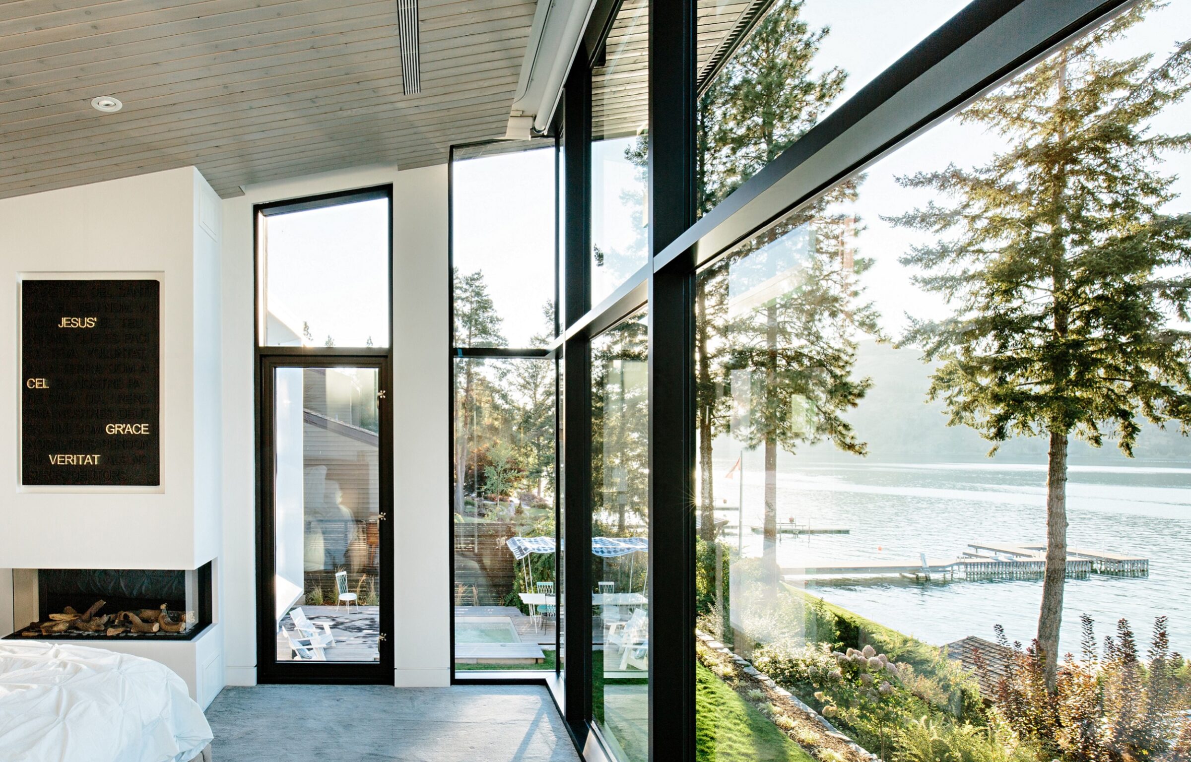 Home on a Lake of a Thousand Colours — project image 15