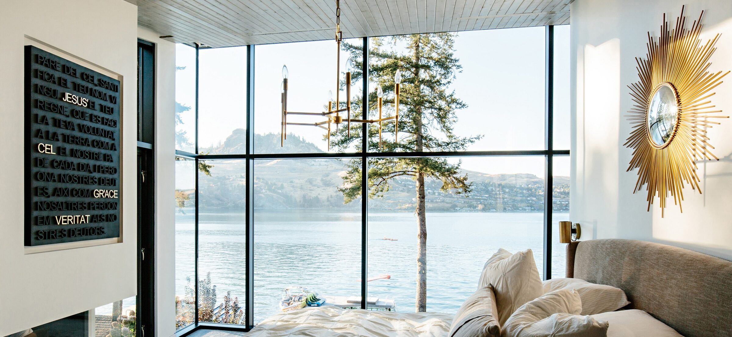 Home on a Lake of a Thousand Colours — project image 11